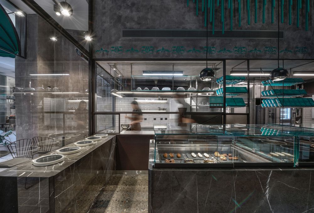 希腊首都雅典的 Choureal 西餐厅，以独特视角展示 profiterole 制作过程