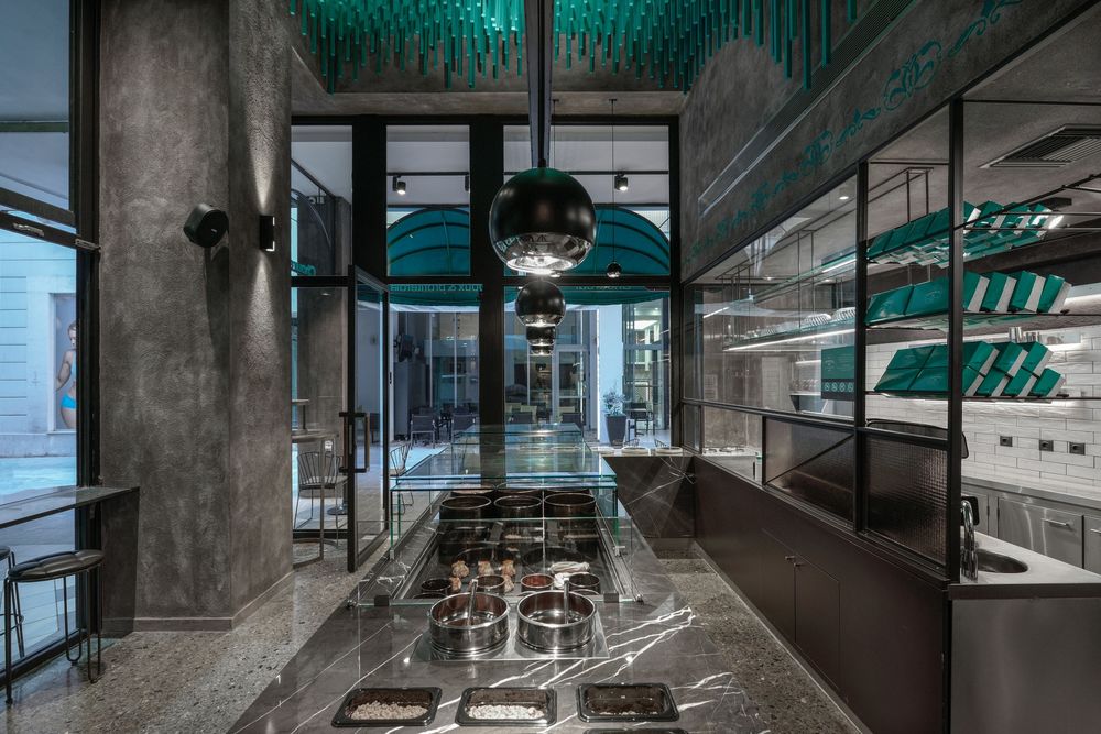 希腊首都雅典的 Choureal 西餐厅，以独特视角展示 profiterole 制作过程