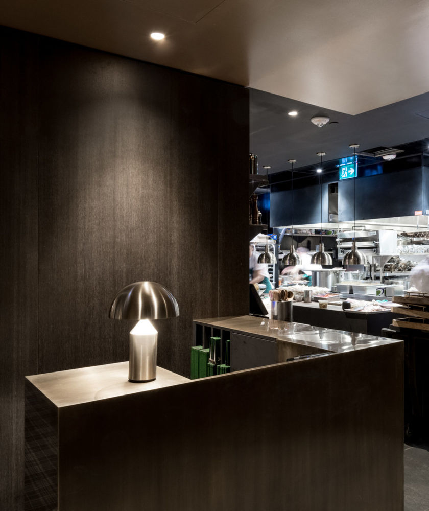 Toronto 知名餐厅 Arthur's Restaurant，gh3*设计铜制天花板吸睛