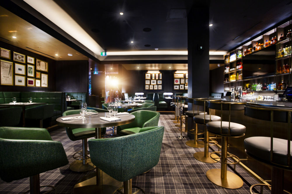 Toronto 知名餐厅 Arthur's Restaurant，gh3*设计铜制天花板吸睛