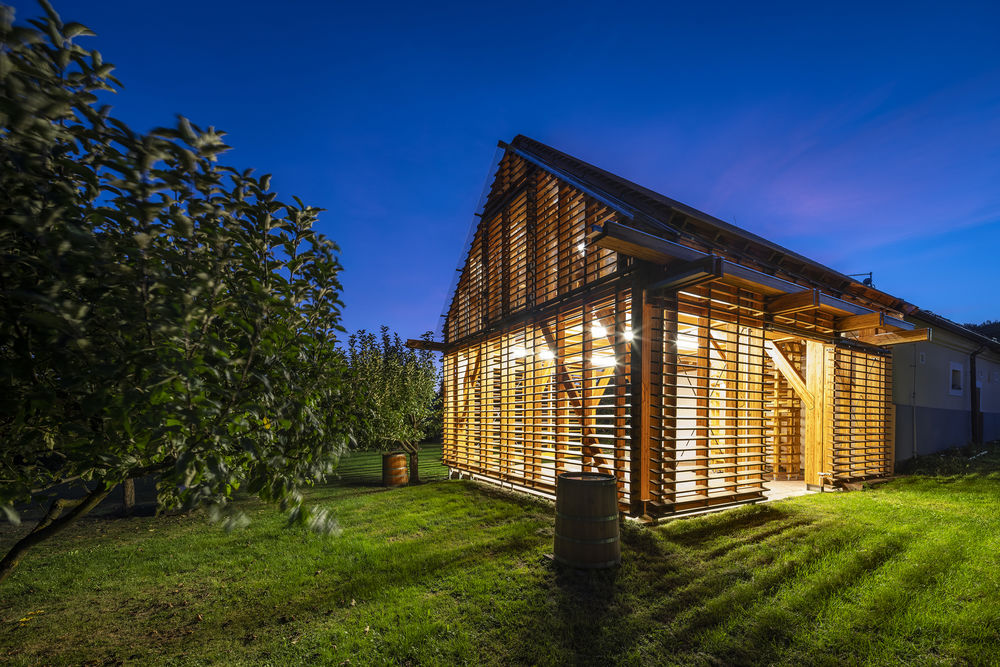 Farmhouse Extension / Hut Architektury Martin Rajnis