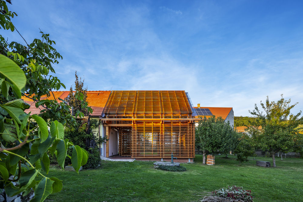 Farmhouse Extension / Hut Architektury Martin Rajnis