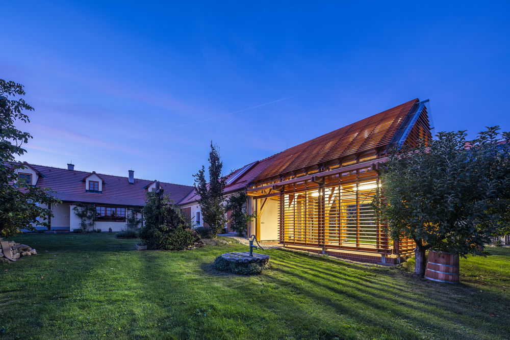 Farmhouse Extension / Hut Architektury Martin Rajnis