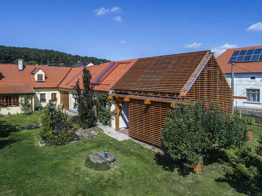 Farmhouse Extension / Hut Architektury Martin Rajnis