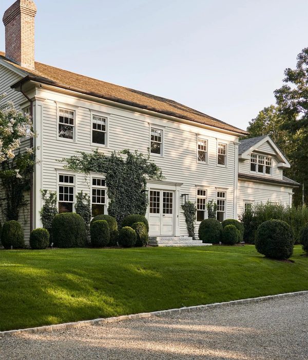 Modernized Georgian Colonial Farmhouse, East Hampton, Long Island – New York