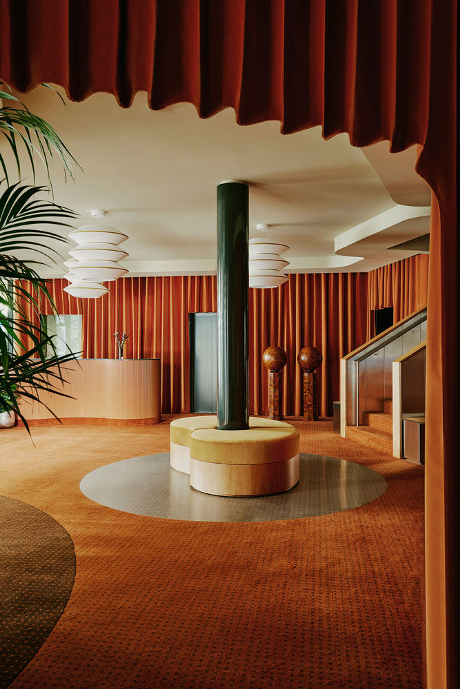 Aparthotel Locke am Platz凭借戏剧风格挖掘苏黎世的现代主义遗产