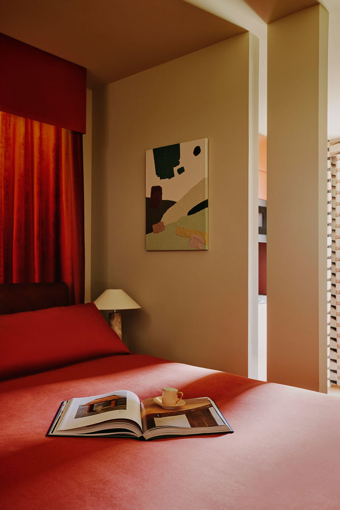 Aparthotel Locke am Platz凭借戏剧风格挖掘苏黎世的现代主义遗产