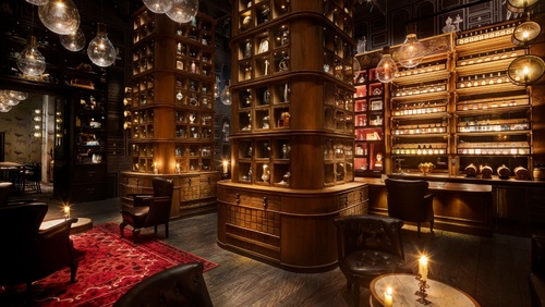 Emma Maxwell向新加坡的Burnt Ends餐厅注入火和热量，以反映厨师Dave Pynt的烹饪