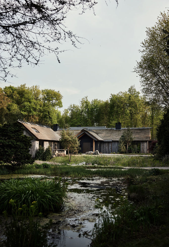 荷兰设计师Bertram Beerbaum将乡村小屋变成了他的梦想家园