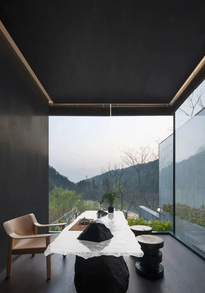 李玮珉｜1242㎡山间豪宅，高级黑就是这么治愈