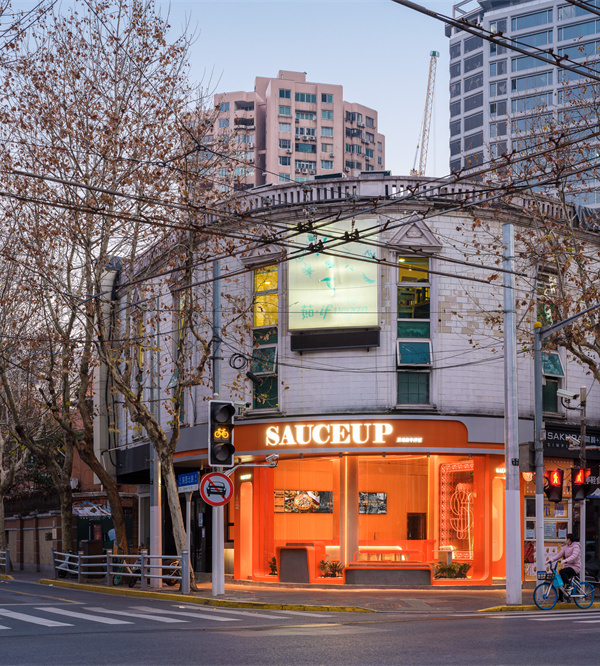 上海 SAUCEUP 灵魂拌饭旗舰店 | 橙色时空流体设计