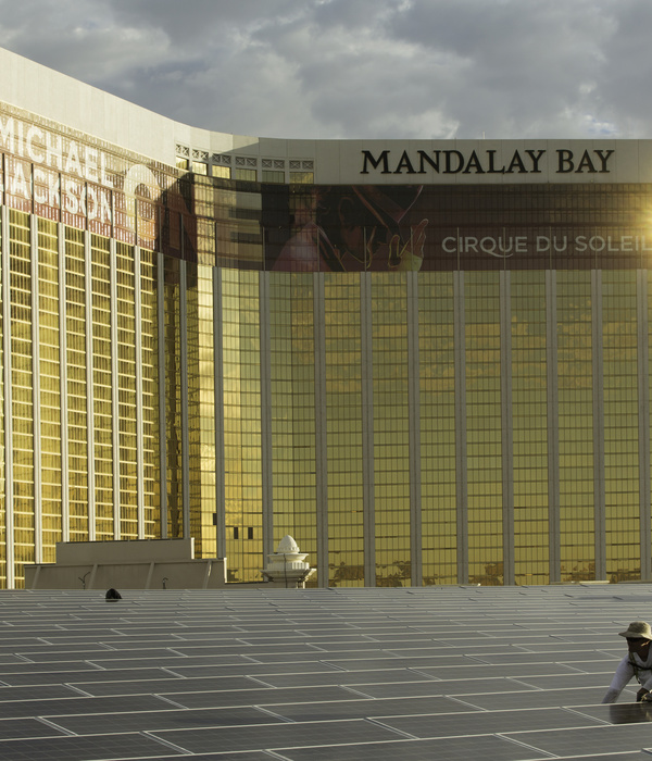 《Mandalay Bay Resort Rooftop Solar Array | DLR Group》绿色能源酒店的环保设计