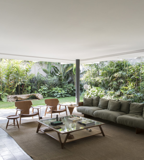 巴西 Maestro 别墅 | 纯净体量与自然共生