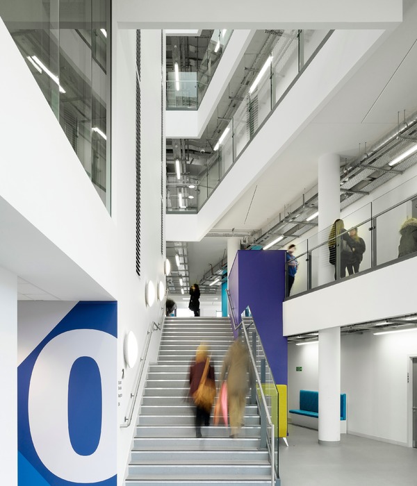 Oldham College 新校园 | 绿色环保，灵活学习空间