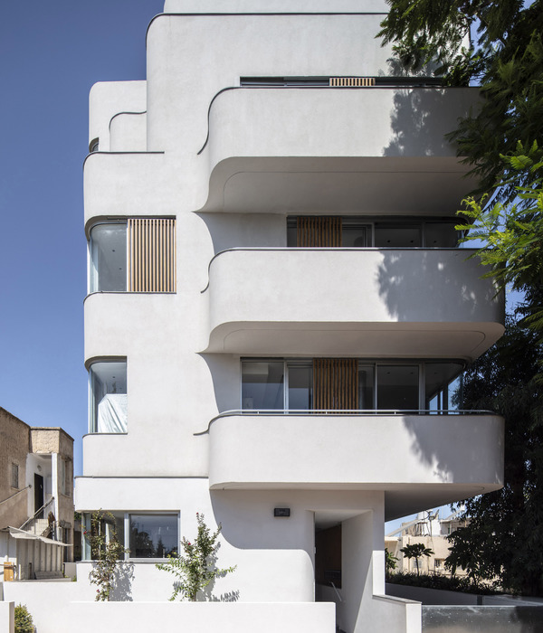 Yaniv Pardo Architects 打造现代白派公寓建筑 | 42 Shvat Street Apartments