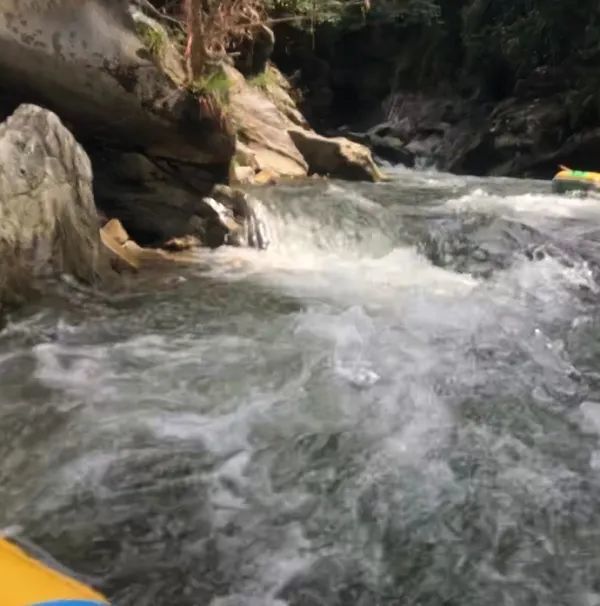 湘东北高峰峡谷漂流，至内设计团队夏日冰爽体验之旅