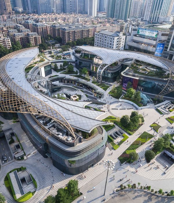 广州 Parc Central 绿色零售中心，双鱼造型融入公园景观