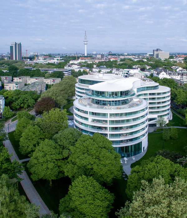 汉堡湖畔雕塑般的五星酒店——The Fontenay