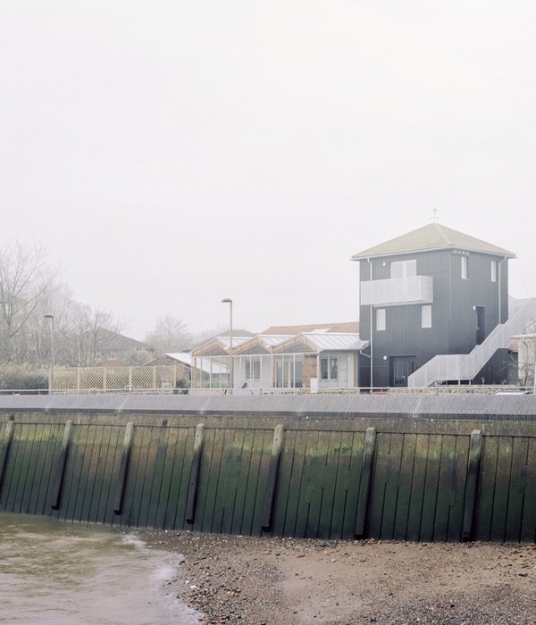 伦敦 Surrey Docks 城市农场建筑翻新，打造河畔“温室”教育空间