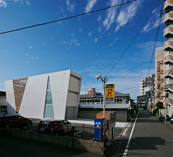 日本特殊角度滤光住宅，保护隐私与采光的完美平衡