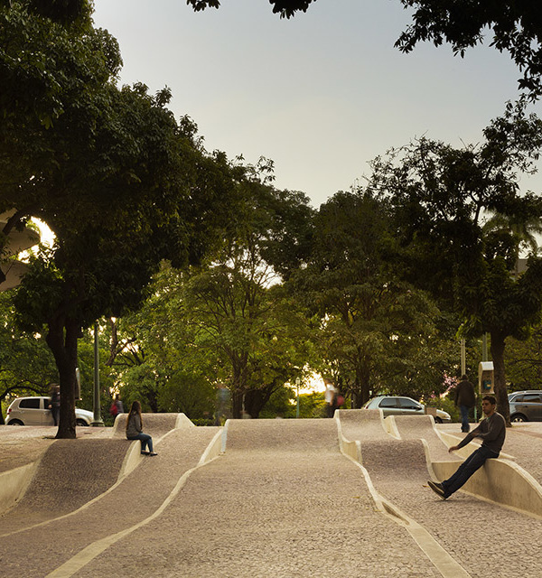 巴西贝洛奥里藏特市 Praça da Liberdade 公共空间更新设计