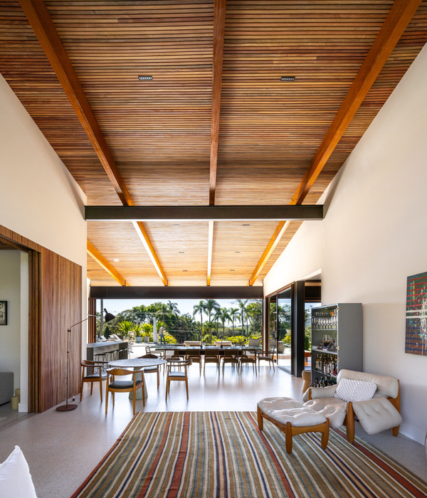 Rocco Arquitetos 打造宽敞明亮的 FA House