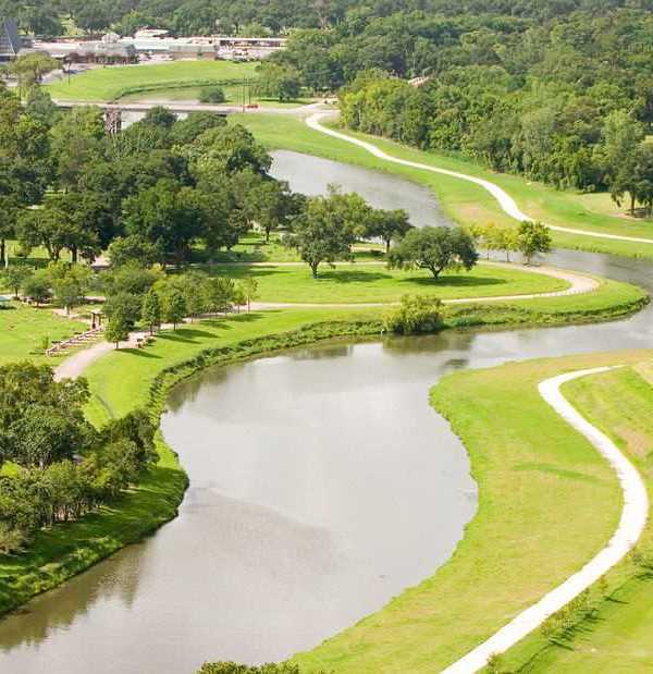 休斯顿 Brays Bayou 湿地公园 | 自然与弹性的雨水管理设计