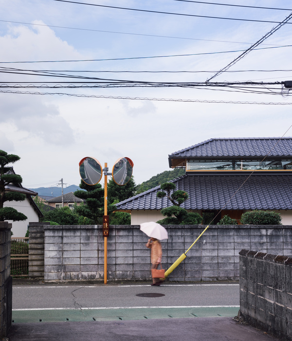 House in Matsubase | 废墟中的私密光庭