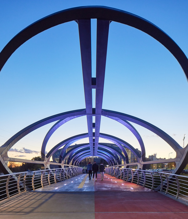 Jonava Pedestrian Bridge | 现代建筑与体育场馆的完美融合