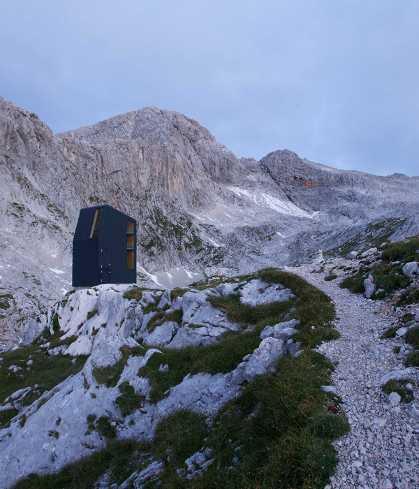 斯洛文尼亚山间庇护所“Bivouac Under Grintovec Shelter”