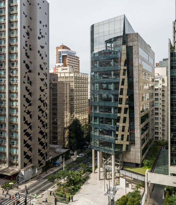 "巴西圣保罗 Safra Paulista 办公建筑，aflalo/gasperini arquitetos 巧妙融合玻璃与石材设计"