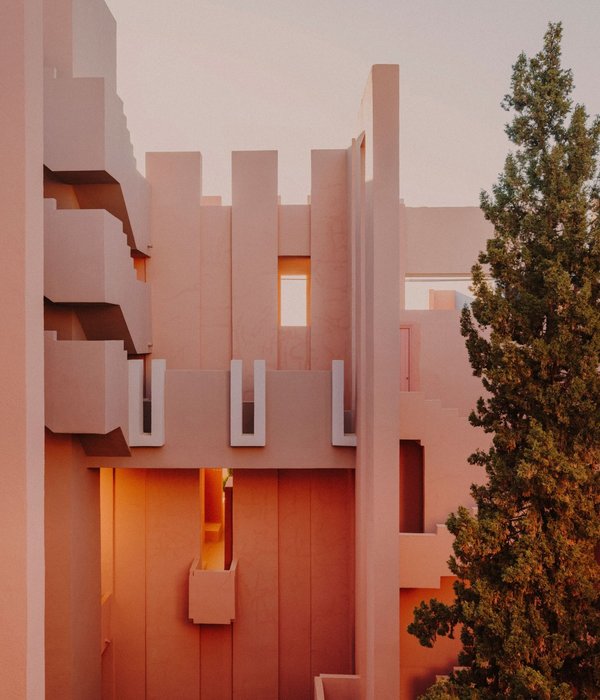 Ricardo Bofill 设计的西班牙红墙公寓 | La Muralla Roja