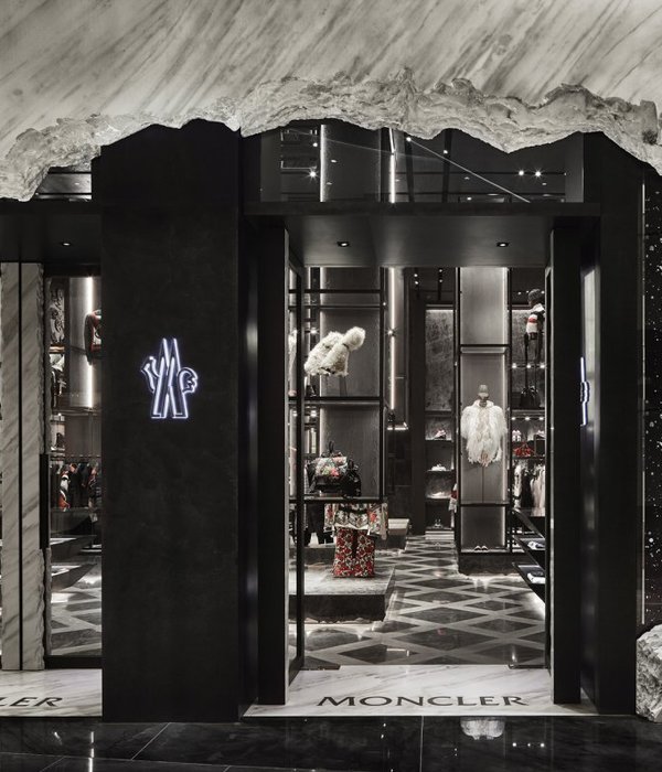 Moncler 迪拜购物中心旗舰店，冰山之韵诠释自然之美