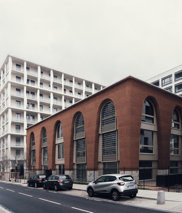 Aurélien Aumond 打造透明玻璃办公室建筑 The Orangery，重塑复古工业风