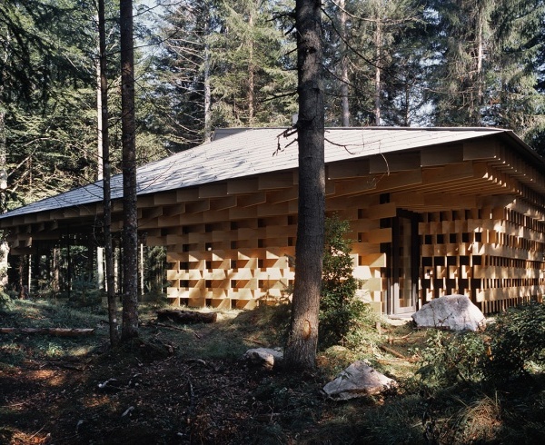 德国森林中的冥想小屋 | 隈研吾建筑都市设计事务所的 WOOD / PILE