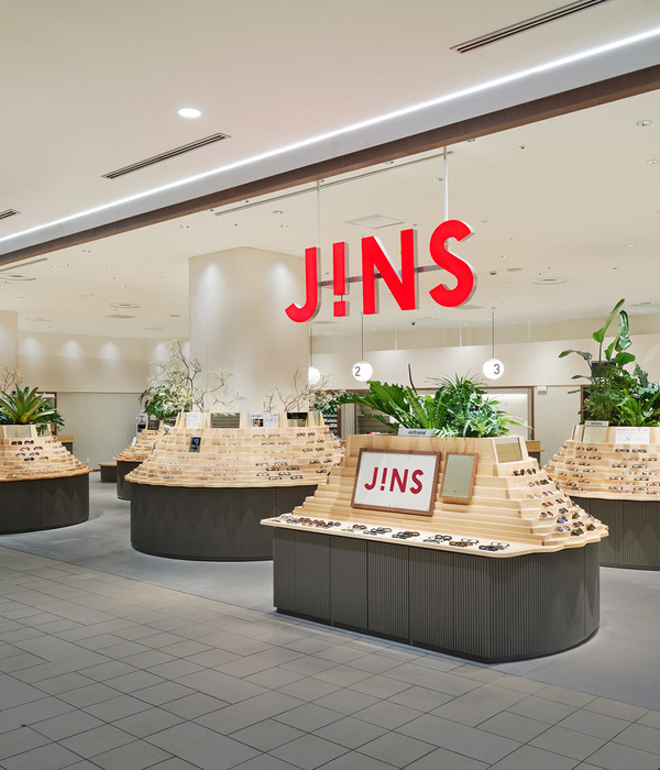 JINS 难波公园店 | 创新的圆形展示设计打造开放式购物空间