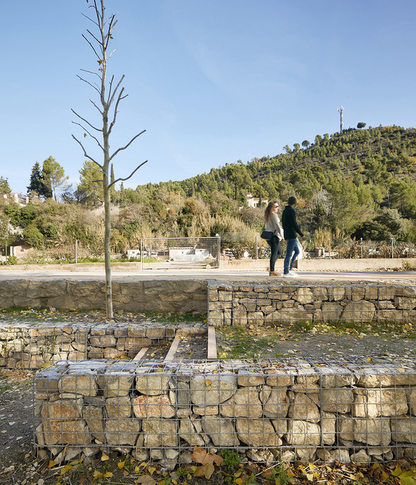 低干预整合，Camí de Cabrianes 道路景观重生