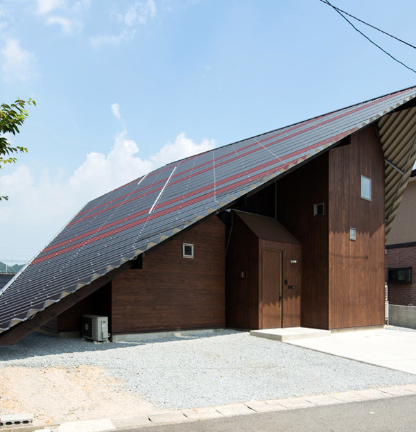 日本米子市“避雨居所” | 折叠屋顶造型，家庭私密空间设计