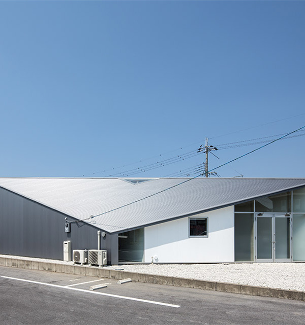 日本坡屋顶住宅 | 活跃空间应对各种活动