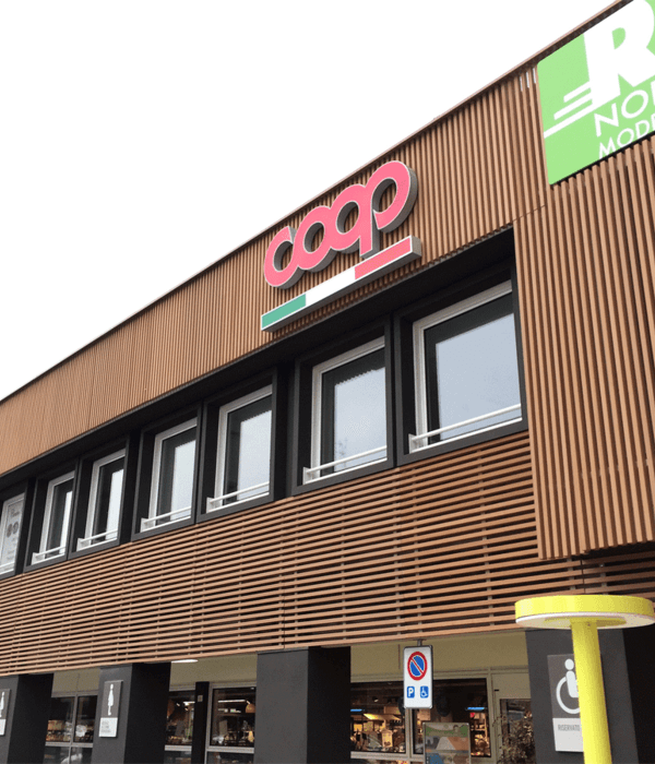 重塑 Coop 购物中心，木质复合材料打造现代购物空间