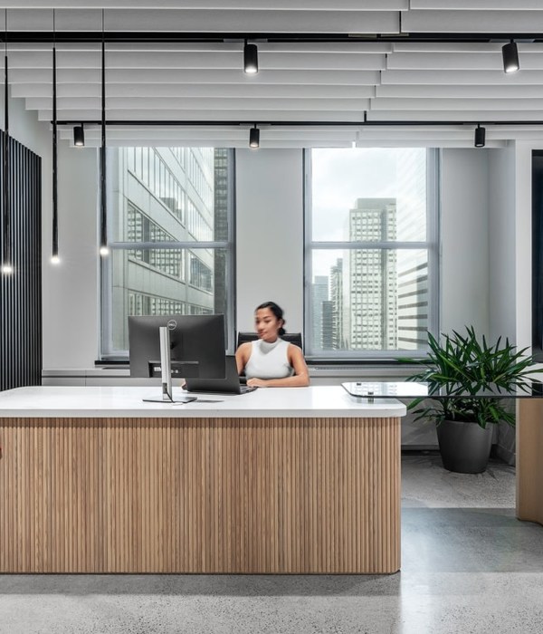 Toronto Bond Brand Loyalty Office | 都市生物极简主义