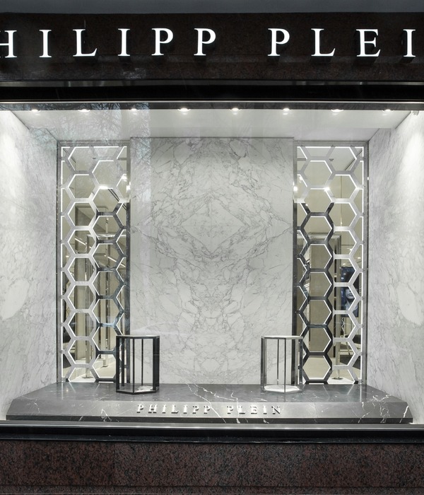 2016 年完成的 Kazan Philipp Plein 精品店室内设计