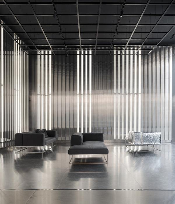 Piero Lissoni 打造梦幻 Living Divani 展廊，米兰