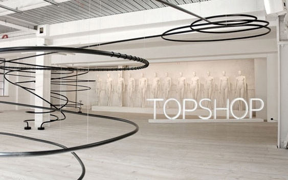 伦敦 Topshop 总店“龙卷风”空间布置