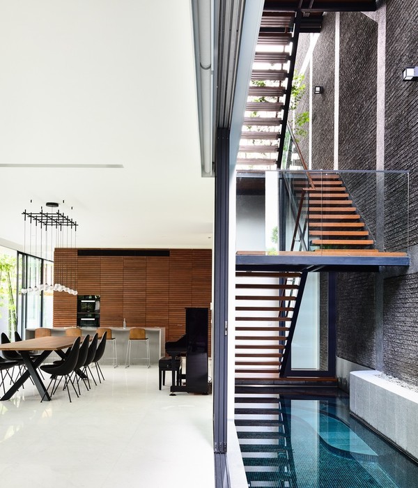 半独立墙之间的空间