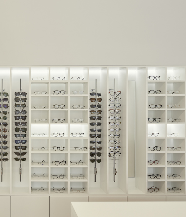 Bruno Dias Arquitectura 打造独特节奏的 Lena Optics 眼镜店