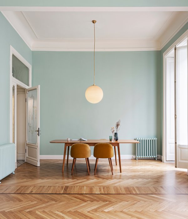 十九世纪极简主义米兰公寓的现代对话