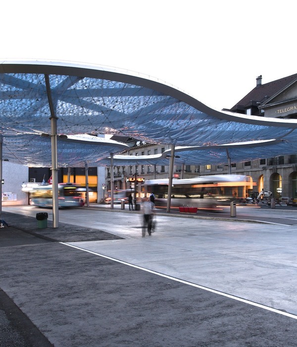 BusTerminalandTrainStationSquare,Aarau