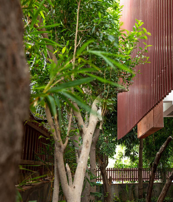 House With 49 Trees RENESA