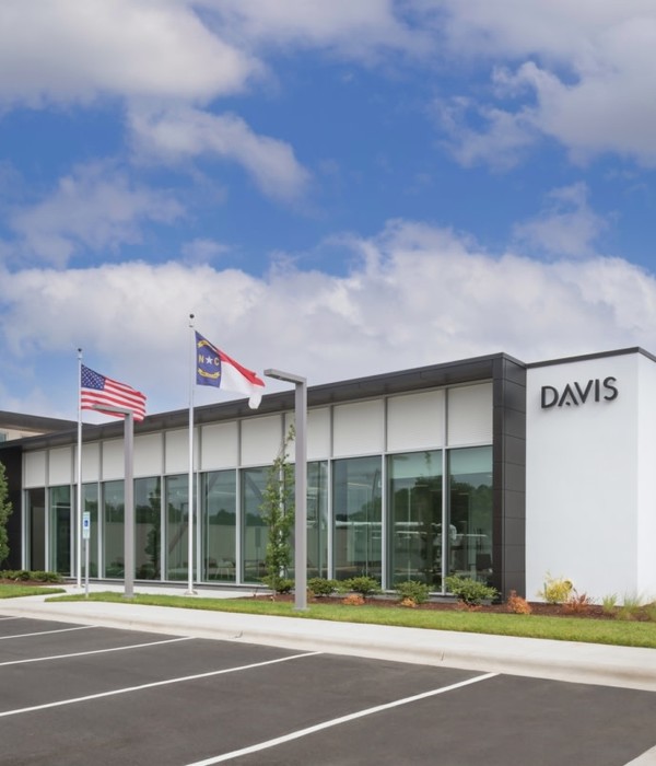 "现代设计理念，打造 Davis Furniture 高点新总部"